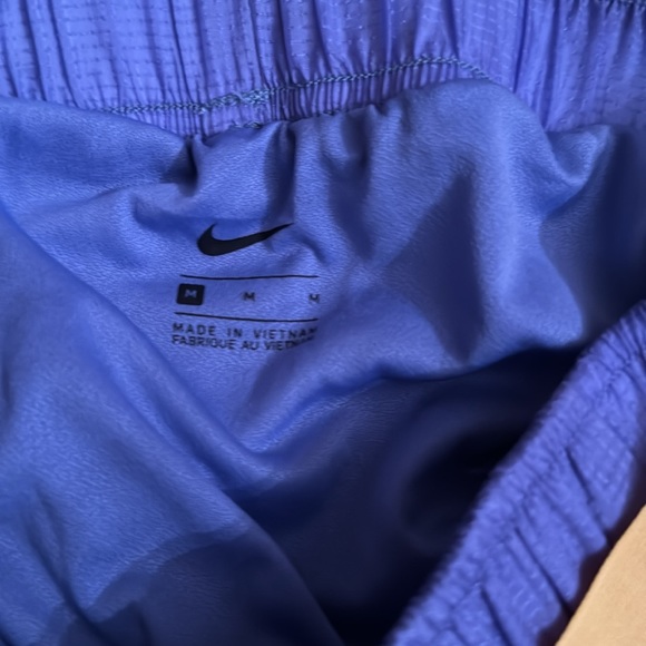Nike Running Shorts Women’s M - Picture 6 of 9